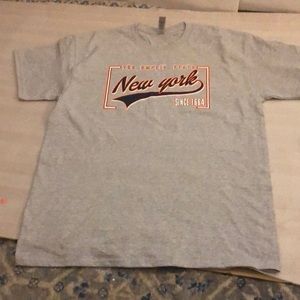 Men gray t-shirt in perfect condition